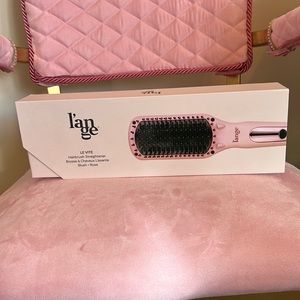 Lange hairbrush straightener